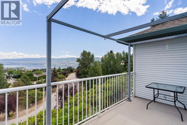 Family room - 3652 Yorkton Road, West Kelowna, BC V4T2X2 Photo 2