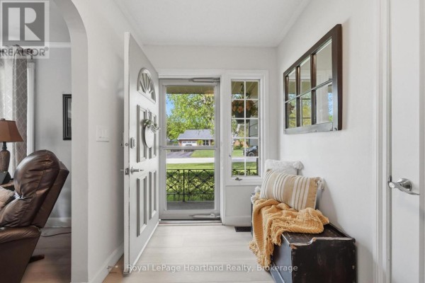 36589 Dunlop Drive, Ashfield Colborne Wawanosh, ON, photo 3