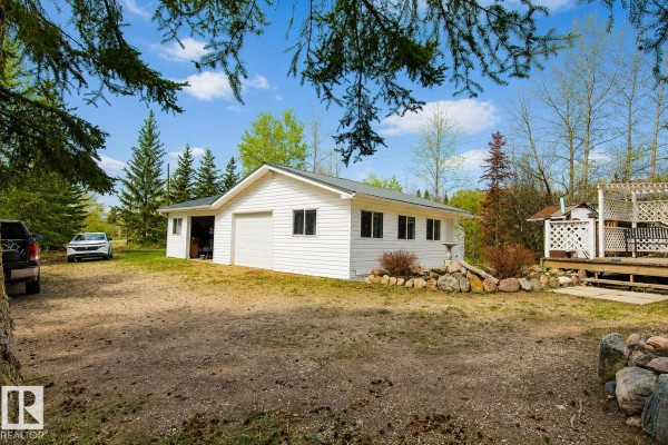 Primary Bedroom - #366 60245 Range Road 164, Rural Smoky Lake County, AB T0A3C0 Photo 4