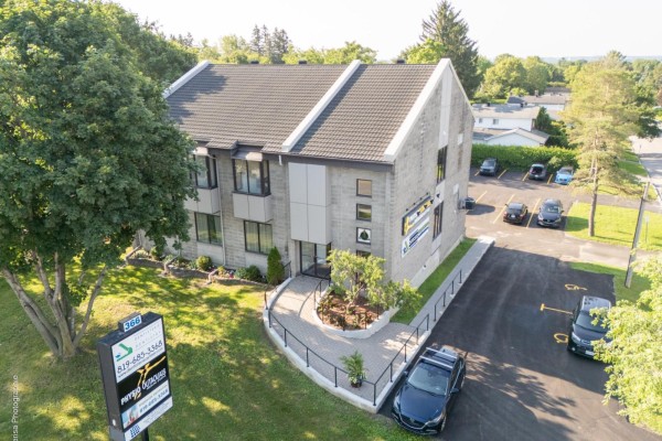 Aerial view of commercial building exterior showing surrounding trees and parking lot. - 366 Ch. D'aylmer, Gatineau