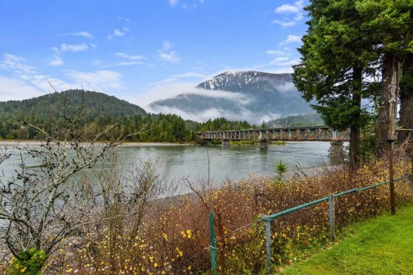 366 Water Avenue, Hope, Hope, BC, photo 2