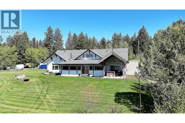 Eating area - 3660 Forbes Road, Lac La Hache, BC V0K1T1 Photo 4