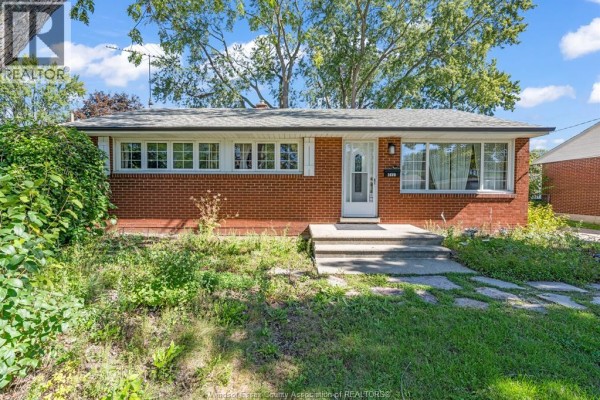 4pc Bathroom - 3660 Roxborough, Windsor, ON N9E3A2 Photo 3