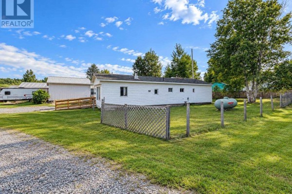 Kitchen - 367 Des Saules, Dubreuiville, ON P0S1B0 Photo 2