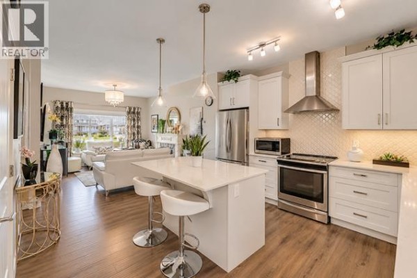 Kitchen - 367 Nolancrest Heights Nw, Calgary, AB T3R0Z9 Photo 4