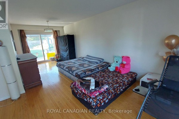 3677 Woodruff Crescent, Mississauga, ON, photo 2