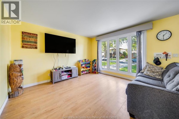 Laundry room - 368 Carling Crescent, Windsor, ON N8S3X8 Photo 3
