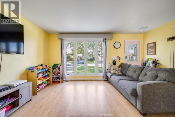 Family room - 368 Carling Crescent, Windsor, ON N8S3X8 Photo 4