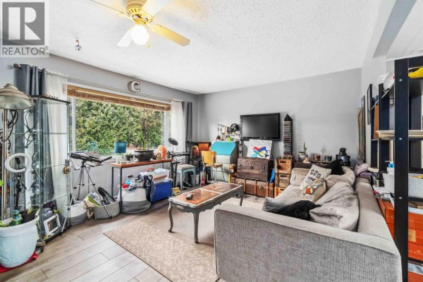 3684 Cedar Drive, Port Coquitlam, BC V3B3C9 Photo 3