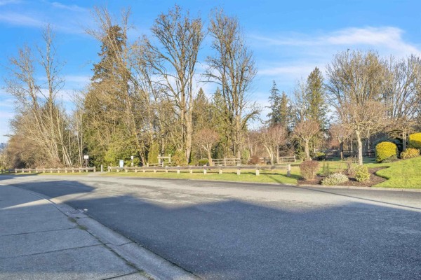 3684 Cobblestone Drive, Abbotsford, BC C2S7J8 Photo 3