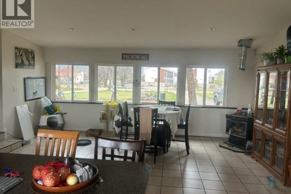 Full bathroom - 3687 Redecopp Road, Lake Country, BC V4V1X5 Photo 5