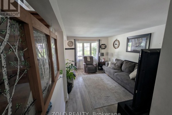 Dining room - 369 Athol Street E, Oshawa, ON L1H1K9 Photo 3