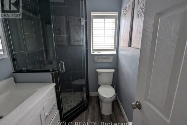 Primary Bedroom - 369 Athol Street E, Oshawa, ON L1H1K9 Photo 4