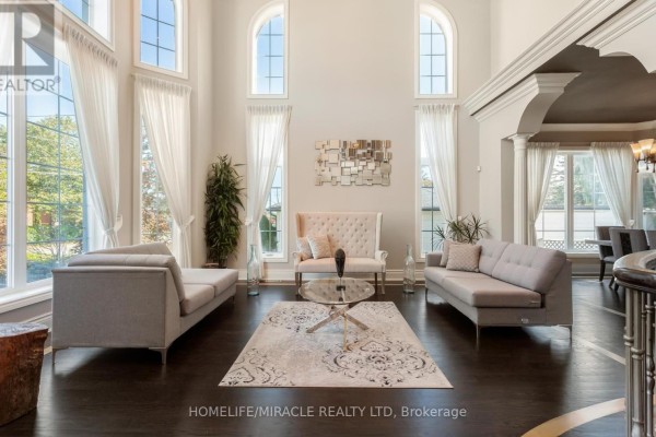 Family room - 369 Toynevale Road, Pickering, ON L1W2G9 Photo 5