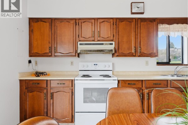 3690 Dundas Street, Vancouver, BC, photo 3
