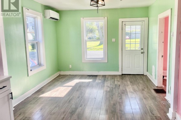 4pc Bathroom - 3691 Emerald Street, New Waterford, NS B1H1J4 Photo 5