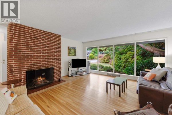 3692 Sunnycrest Drive, North Vancouver, BC V7R3C6 Photo 4