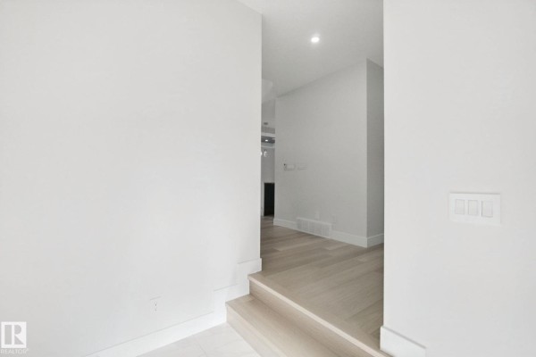 3699 Hummingbird Wy Nw, Edmonton, AB T5S0L1 Photo 5