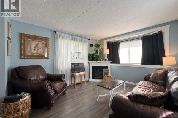 Kitchen - 37, 5301 2 Street, Coalhurst, AB T0L0V0 Photo 4