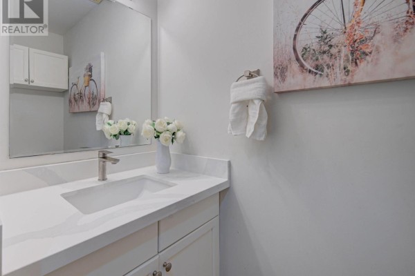 Bathroom - 37 - 124 Gosling Gardens, Guelph, ON N1G5K6 Photo 5