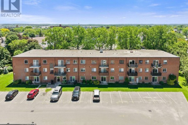 37 - 456 Carlton Street, St  Catharines, ON, photo 2