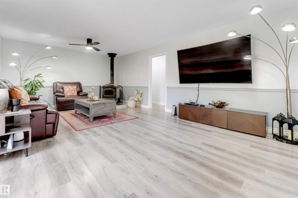 Family room - #37 23020 Township Road 522 Rd, Rural Strathcona County, AB T8B1H1 Photo 4