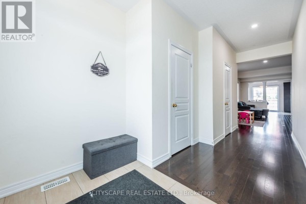 Dining room - 37 Aspermont Crescent, Brampton, ON L6P3Z5 Photo 4