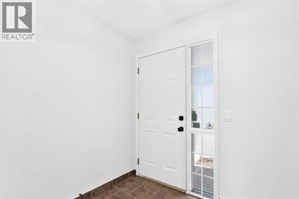 Dining room - 37 Beddington Gardens Ne, Calgary, AB T3K4N9 Photo 5