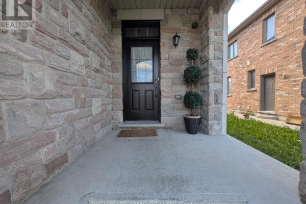 37 Biddens Square, Brampton, ON L6P0W4 Photo 2