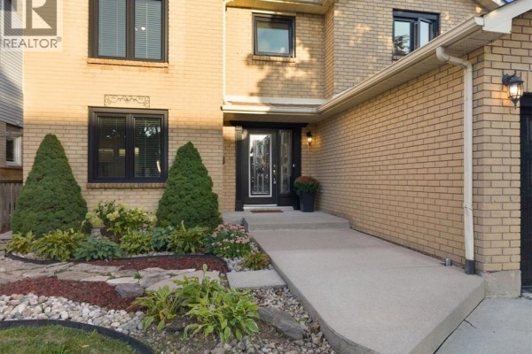 37 Bourbon Court, Hamilton, ON, photo 2