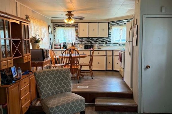 Living room - 37 Bradd Street, Miramichi, NB E1N2A8 Photo 4