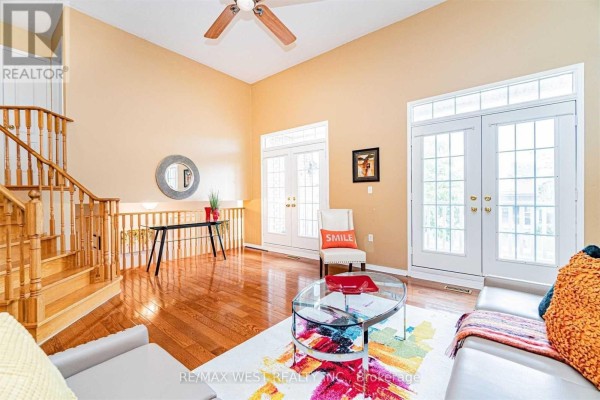 37 Charleswood Circle, Brampton, ON L7A1Z1 Photo 4