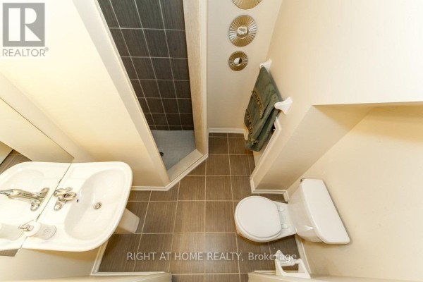 Kitchen - 37 Comfort Way, Whitby, ON L1N0K5 Photo 4