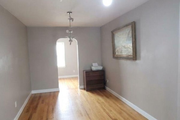 37 Deforest Road E, Toronto, ON M6S1J1 Photo 5