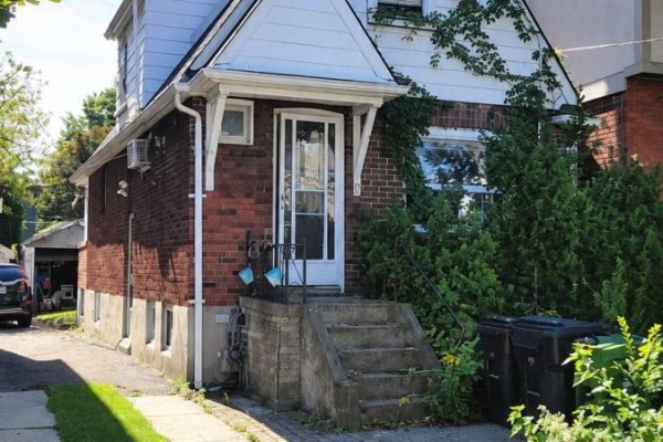 37 Deforest Road, Toronto, ON M6S1J1 Photo 2