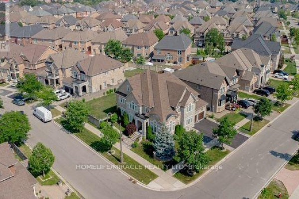 37 Degrey Drive, Brampton, ON, photo 2