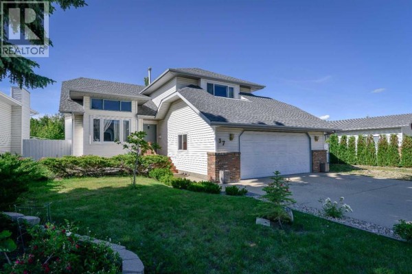 37 Denovan Crescent, Red Deer, AB, photo 2