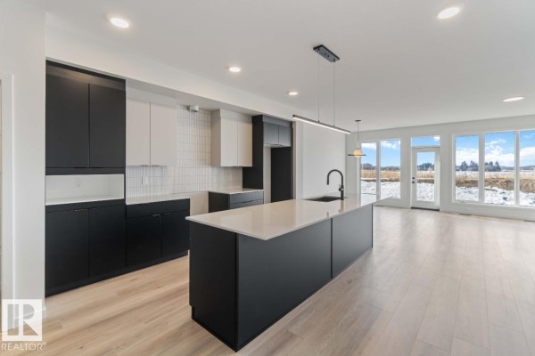 Kitchen - 37 Devonshire Dr, Sherwood Park, AB T8B1J1 Photo 3