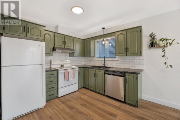 Bath (# pieces 1-6) - 37 Dungarvan Street, Paradise, NL A1L1E9 Photo 2