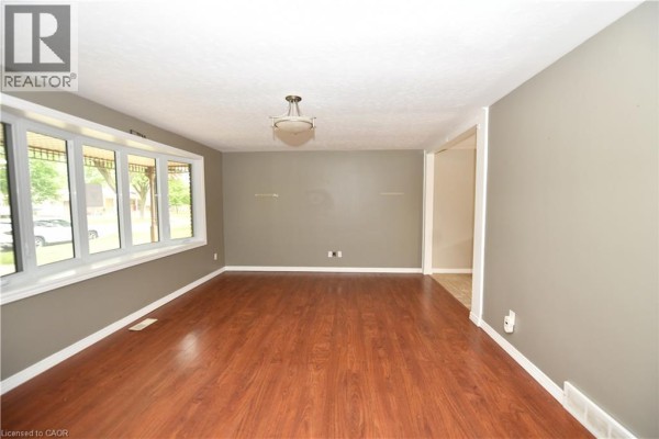4pc Bathroom - 37 Ebury Crescent, London, ON N6C3E1 Photo 2