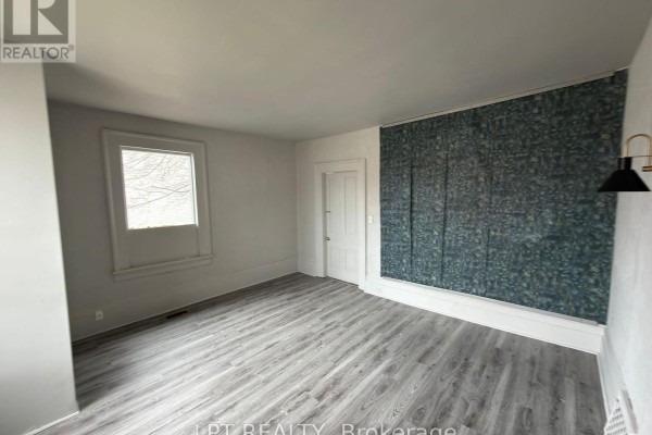 Bedroom 2 - 37 Elizabeth Street N, Brampton, ON L6X1S3 Photo 4