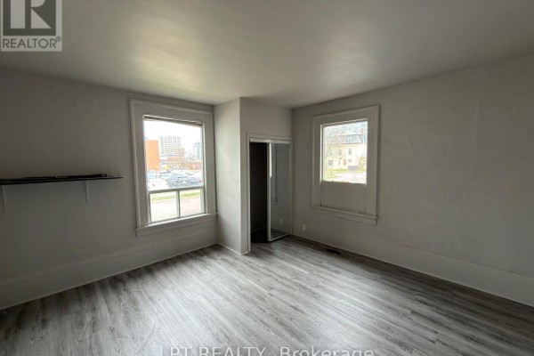 37 Elizabeth Street N, Brampton, ON L6X1S3 Photo 5