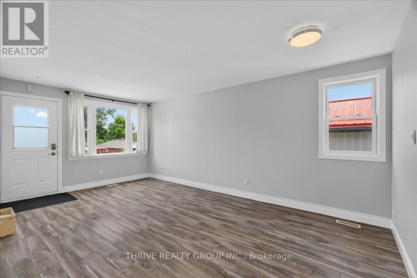 Bedroom 3 - 37 Emery Street W, London South, ON N6J1R7 Photo 5
