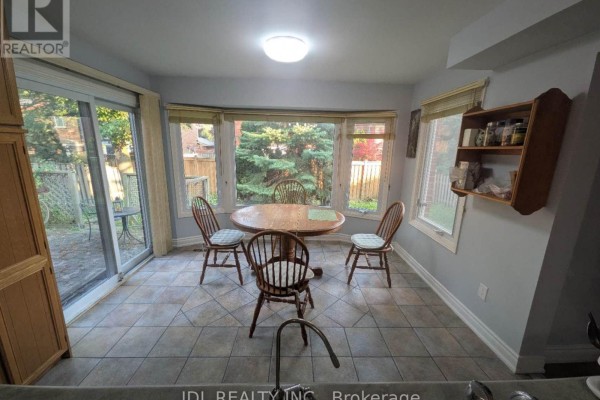 37 Garnish Green Grove, Markham, ON L3P4P4 Photo 2