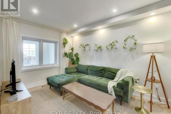 Mud room - 37 Gilbert Avenue, Toronto, ON M6E4W2 Photo 5