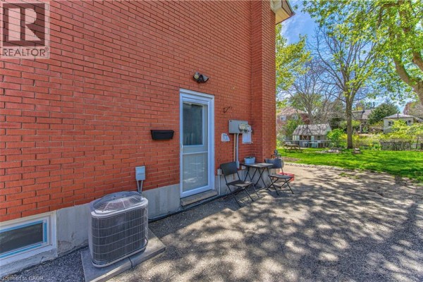 37 Gottscheer Court, Kitchener, ON N2M3L3 Photo 5