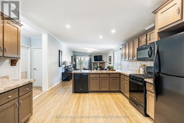 Laundry room - 37 Hawthorne Drive, Innisfil, ON L9S1P1 Photo 5