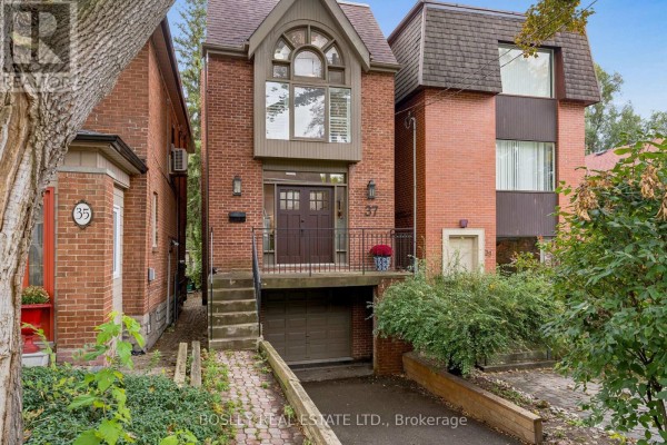 Living room - 37 Hillsview Avenue, Toronto, ON M6P1J4 Photo 2
