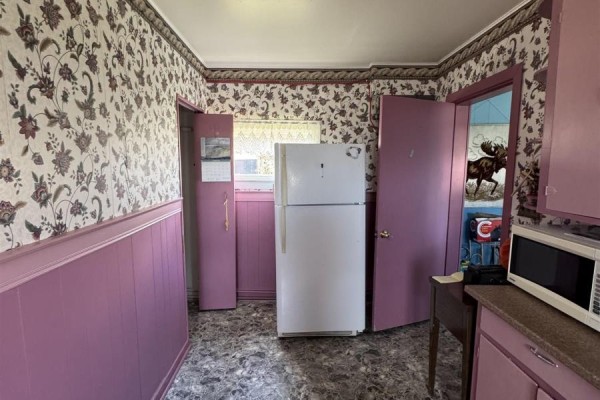 Porch - 37 Kent Street, Louisbourg, NS B1C1G2 Photo 4