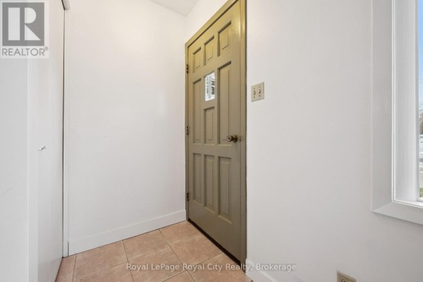 Bedroom 2 - 37 Kenwood Crescent, Guelph, ON N1H6E4 Photo 5